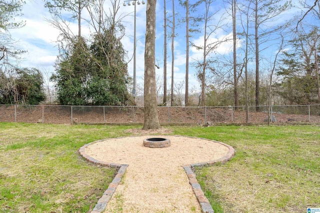 view of yard featuring a fire pit