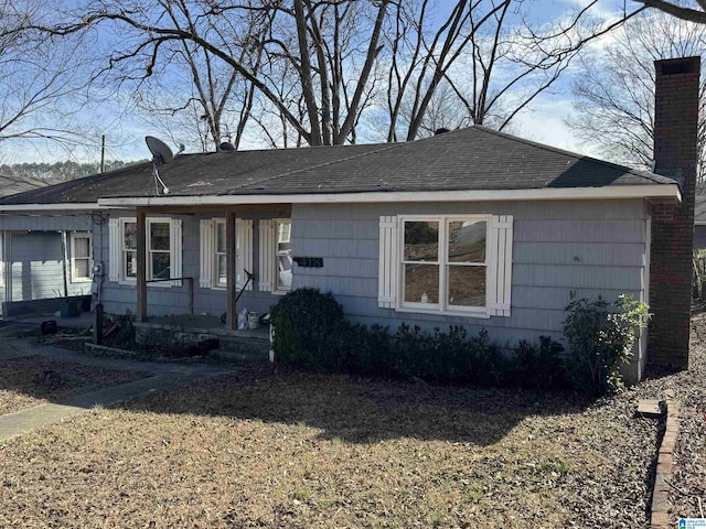 single story home featuring a porch