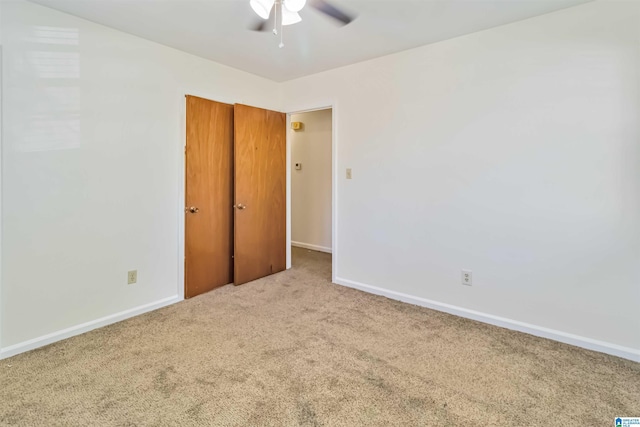 carpeted empty room featuring ceiling fan