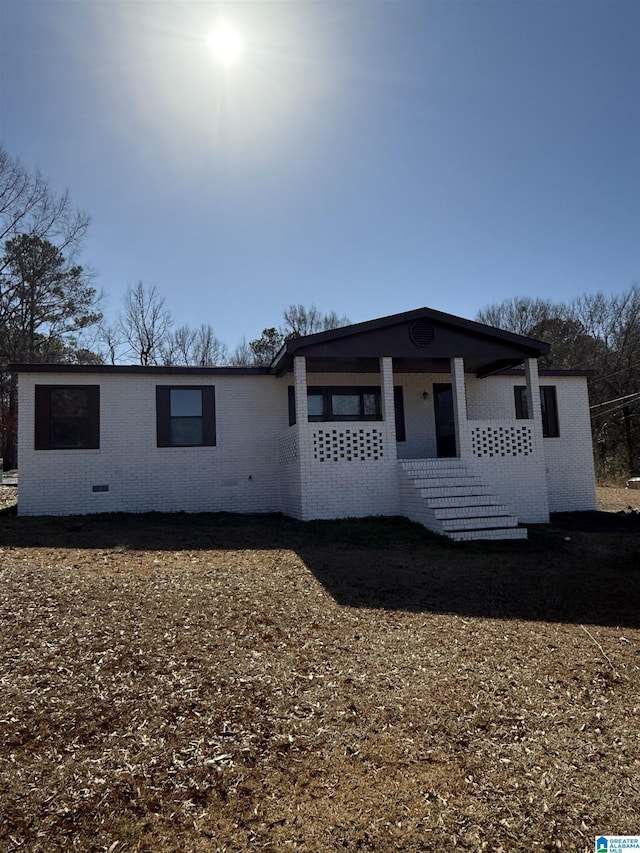 view of front of property featuring covered porch