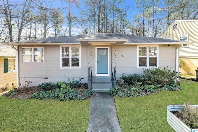 view of front facade with a front yard