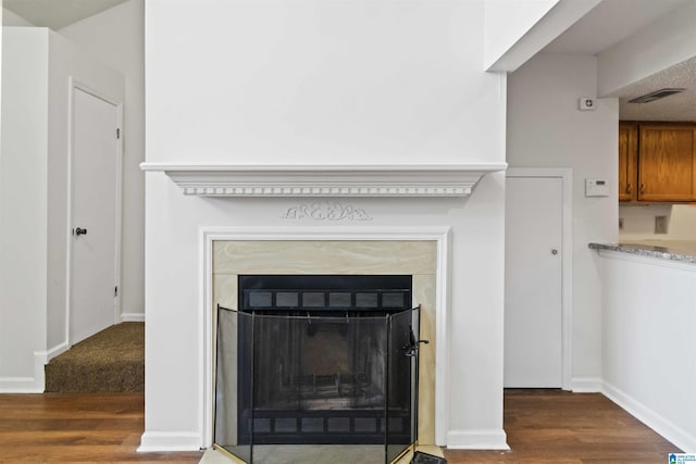 room details featuring hardwood / wood-style floors