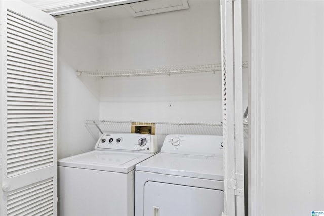 washroom featuring washing machine and clothes dryer