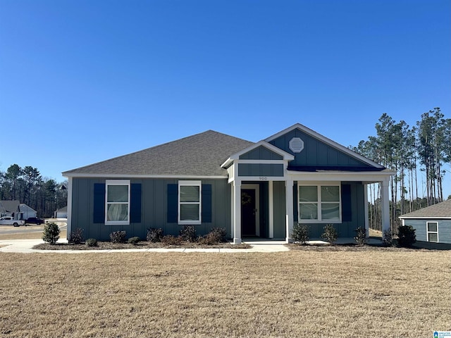 single story home with a front yard