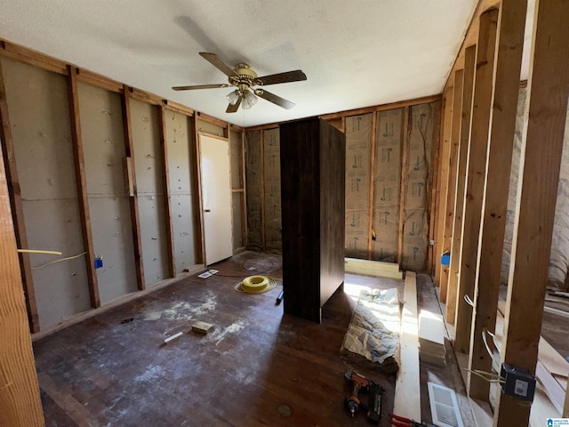 misc room featuring ceiling fan