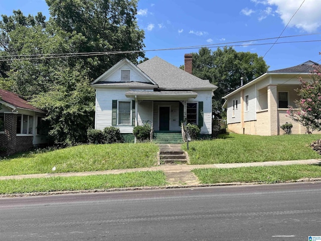 view of front facade featuring covered porch and a front lawn