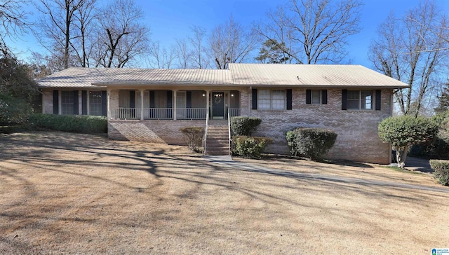 ranch-style house featuring covered porch