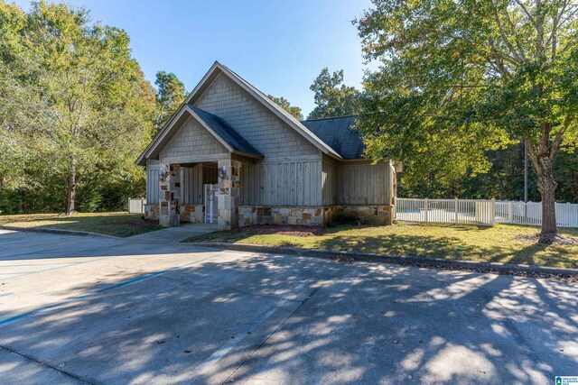 view of front of home with a front yard