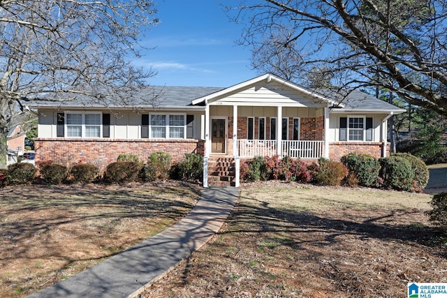 single story home with covered porch