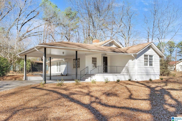 view of front of home featuring a porch and a carport