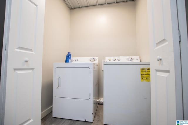 washroom featuring light wood-type flooring and independent washer and dryer