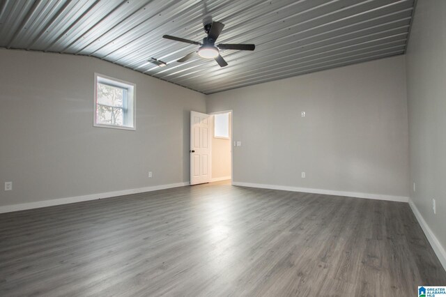 empty room featuring dark hardwood / wood-style floors and ceiling fan