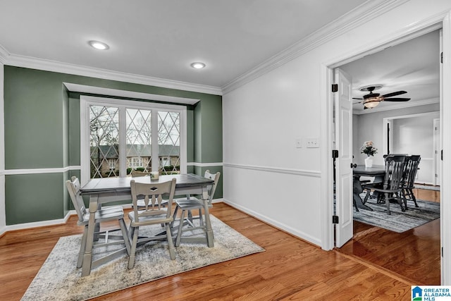 dining area featuring ceiling fan, ornamental molding, and hardwood / wood-style floors