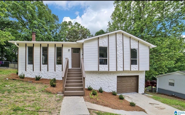 view of front facade with a garage