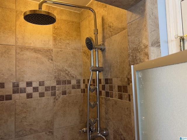 details featuring a tile shower