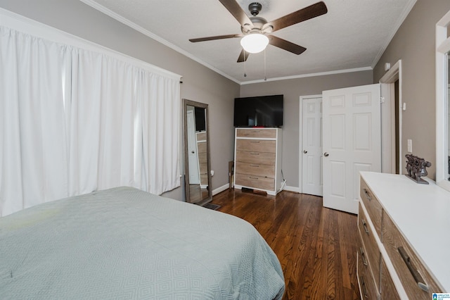 bedroom featuring crown molding, dark hardwood / wood-style floors, and ceiling fan