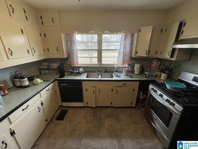 kitchen featuring dark wood-type flooring, stainless steel gas range, sink, and dishwasher