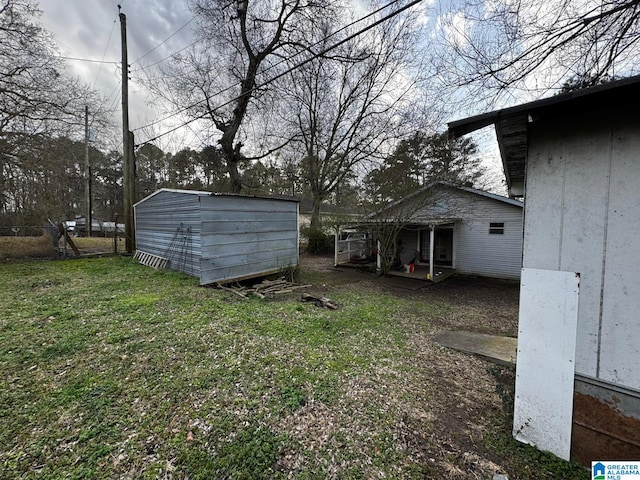 view of yard with a storage unit