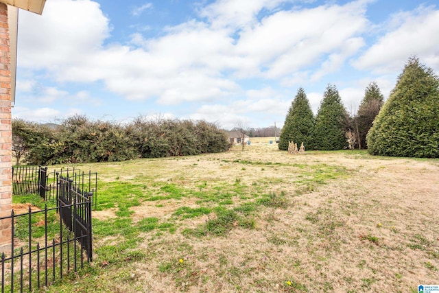 view of yard featuring a rural view