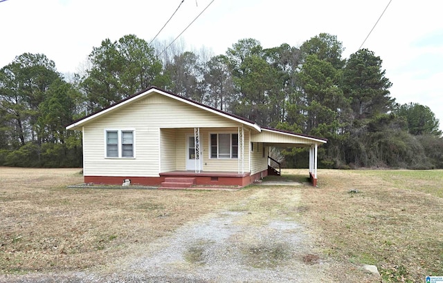 view of front facade featuring a front lawn and a carport