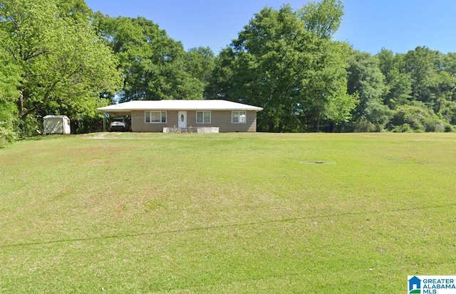 view of front of home featuring a front yard and an attached carport