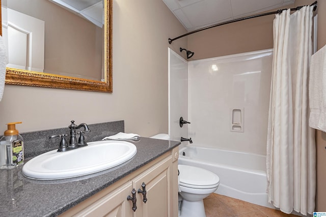 full bathroom with tile patterned floors, toilet, vanity, and shower / bath combo