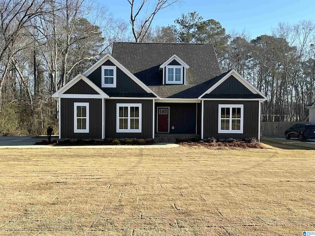 view of front of home featuring a front yard