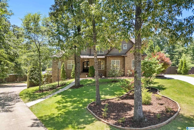 view of front of home with a front lawn