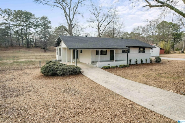 ranch-style house featuring covered porch