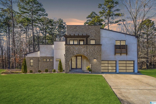 view of front facade featuring a garage and a lawn