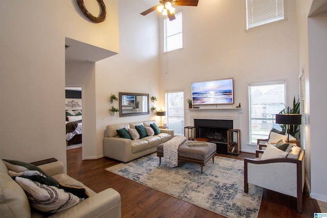 living room with dark wood-type flooring and ceiling fan