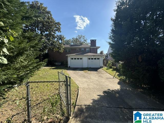 view of front of home with a front yard