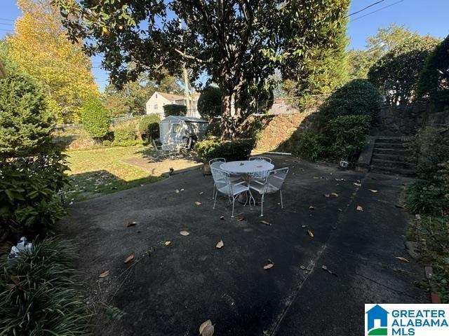 view of yard featuring a shed and a patio