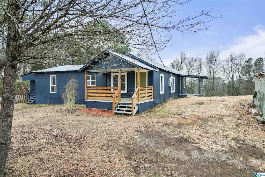 view of front of house featuring covered porch