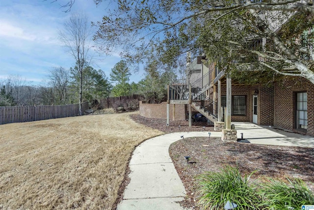 view of yard featuring a patio