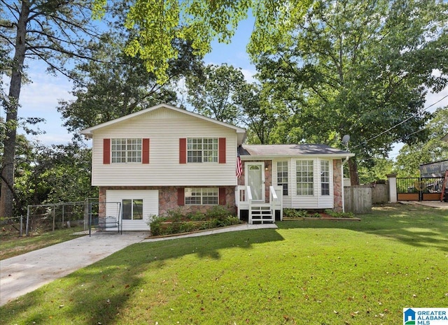 split level home with a front lawn