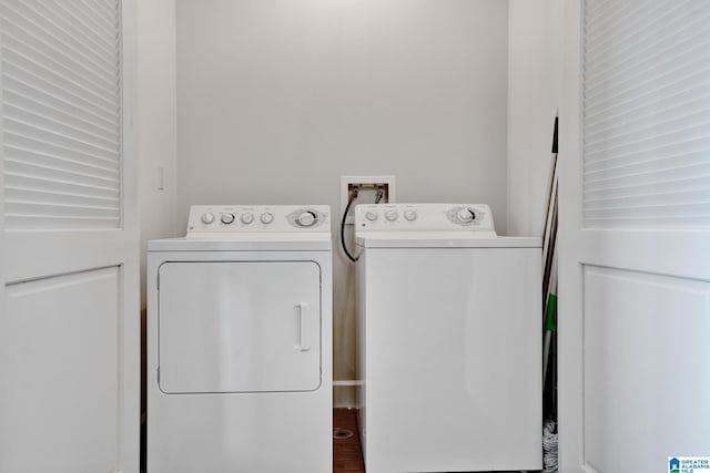 laundry room with independent washer and dryer