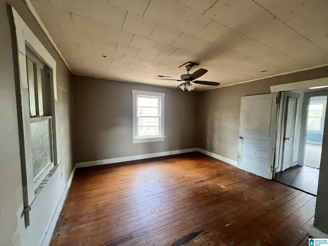 spare room featuring ornamental molding, dark hardwood / wood-style floors, and ceiling fan