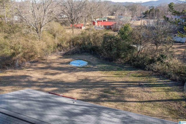 view of yard with a mountain view