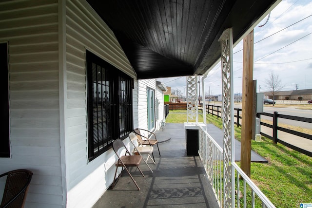 view of patio / terrace with covered porch