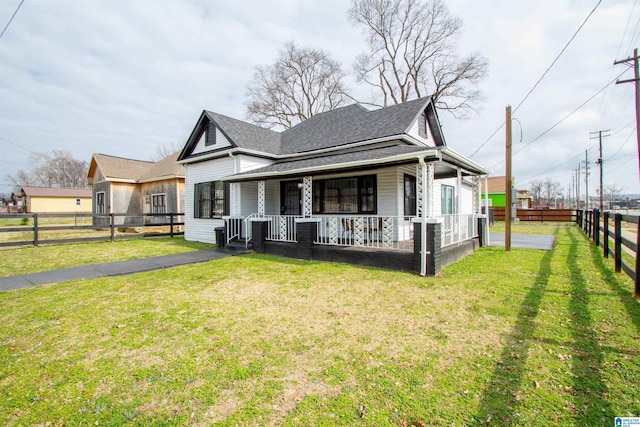 view of front facade with a front yard and covered porch