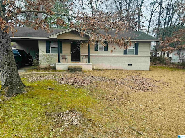 view of front of house featuring a front lawn and a carport