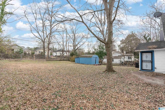 view of yard featuring a storage unit