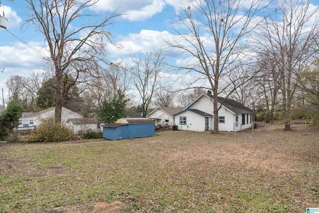 view of yard with a shed