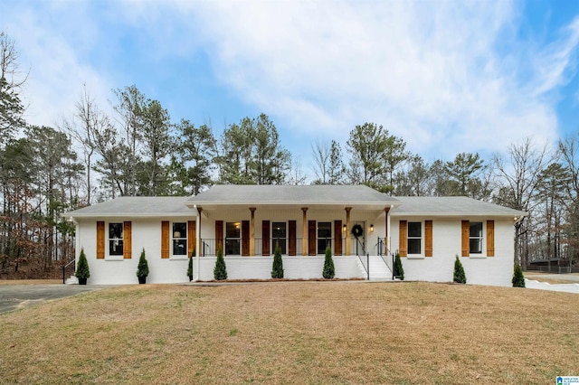 ranch-style home featuring a porch and a front yard