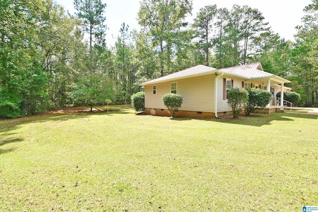 view of yard featuring covered porch