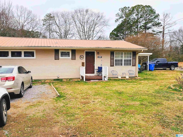 ranch-style house featuring a front lawn