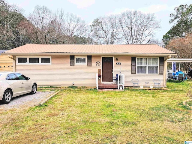 view of front facade with a front lawn