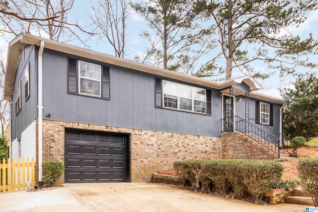 view of front facade featuring a garage