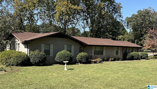 view of front of home with a front lawn and brick siding